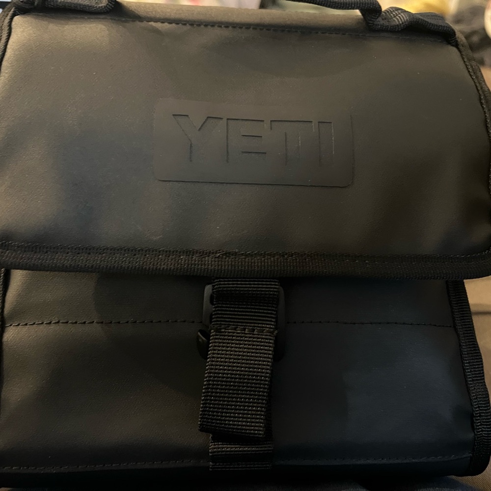 NWT YETI Daytrip Lunch Box Cooler Black